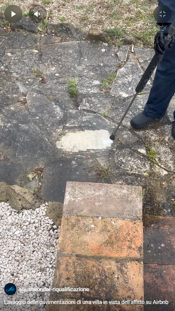 Lavaggio delle pavimentazioni e di spazi esterni per Villa a Perugia