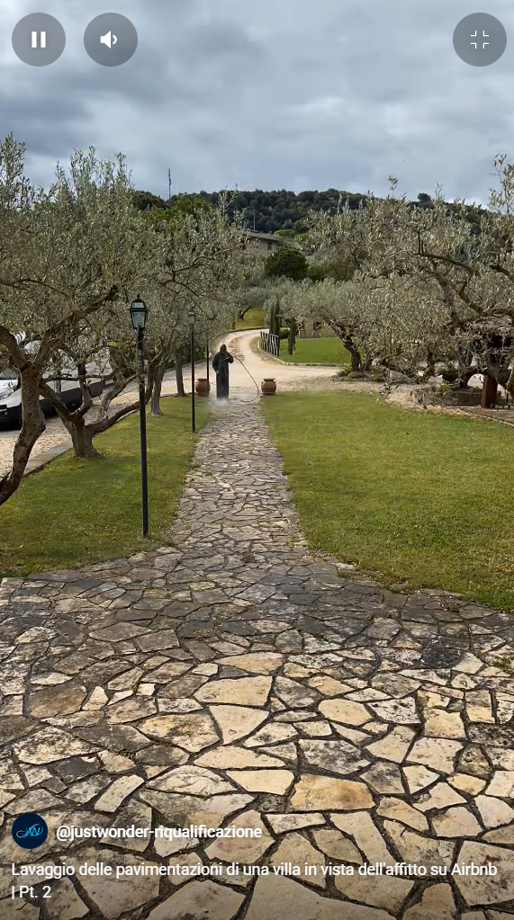 Lavaggio delle pavimentazioni e di spazi esterni per Villa a Perugia