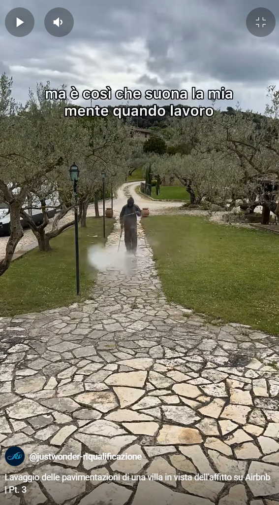 Lavaggio delle pavimentazioni e di spazi esterni per Villa a Perugia